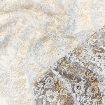 Кремовая ткань с бисерными цветами и бантиками