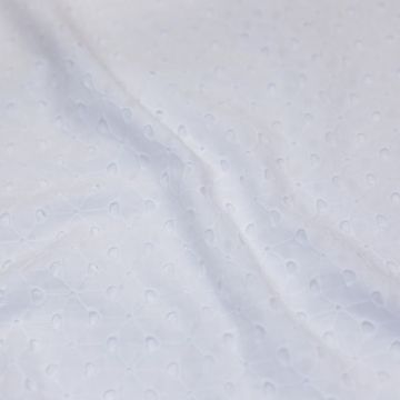 Белое шитье с треугольными дырочками (100% хлопок). 