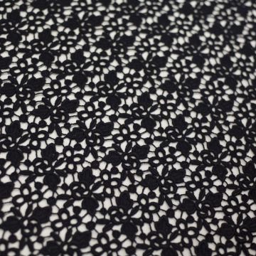 ф0529 Ungaro Черное макраме с двухлепестковыми цветами