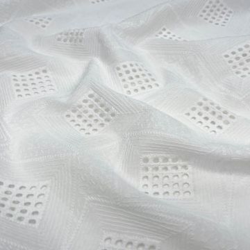 Белое шитье с мережковыми квадратиками (100% хлопок). Италия.