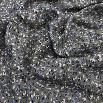 Серый штапель с крошечными голубыми цветочками (100% вискоза). Италия.