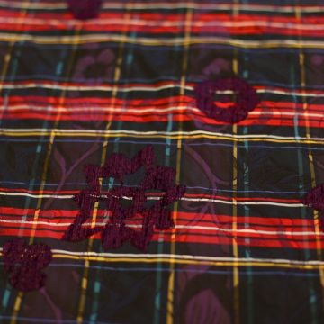 Лилово-красная шотландка с вышивкой