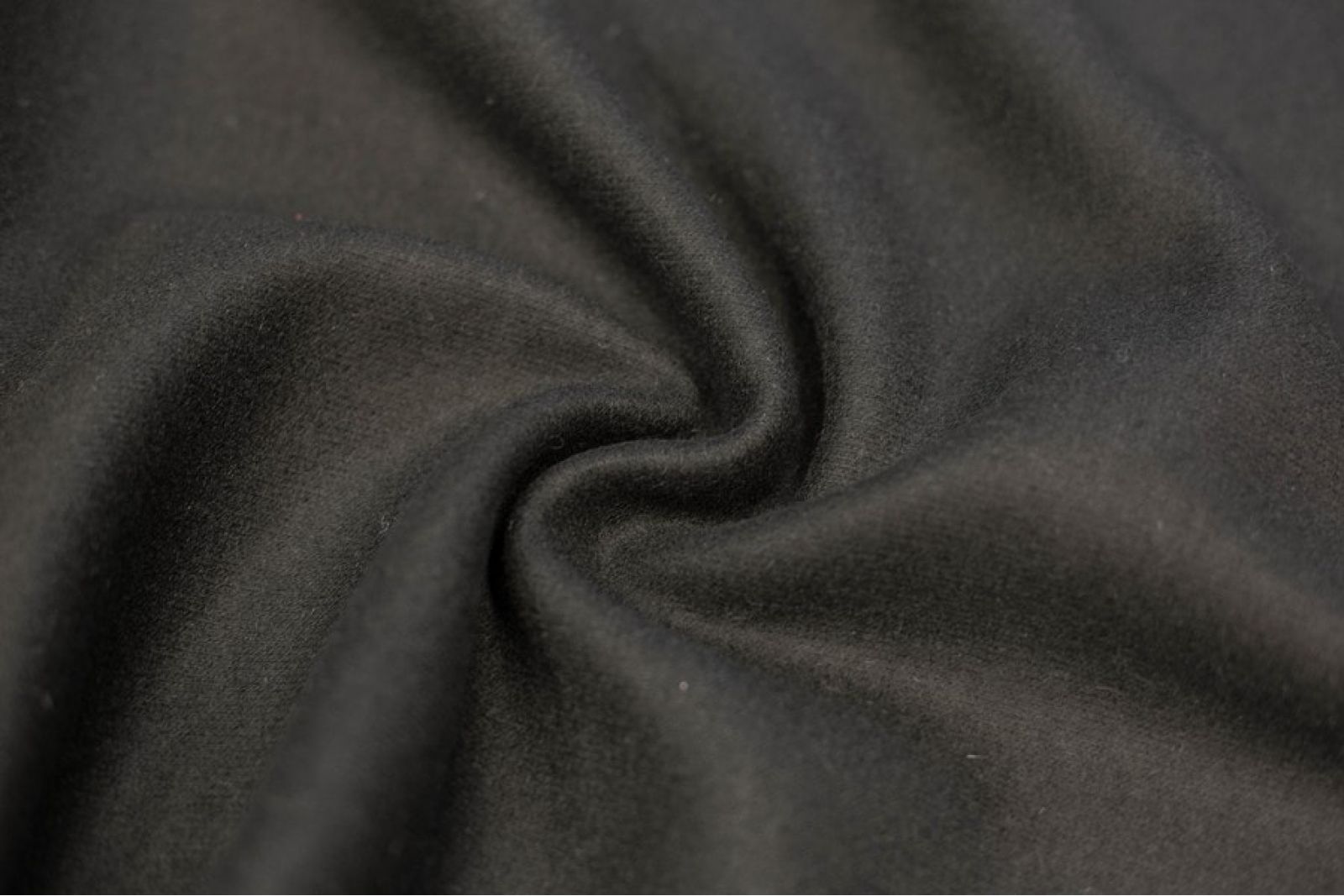 Трикотажный драп черного цвета (100% шерсть).